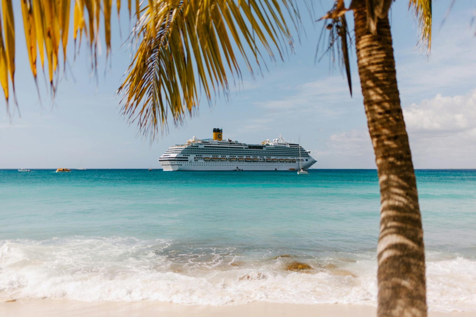 Destination Wedding vs Cruise Wedding: How to Choose the Perfect Experience
